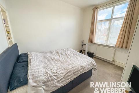 undefined, Walton Road, West Molesey KT8