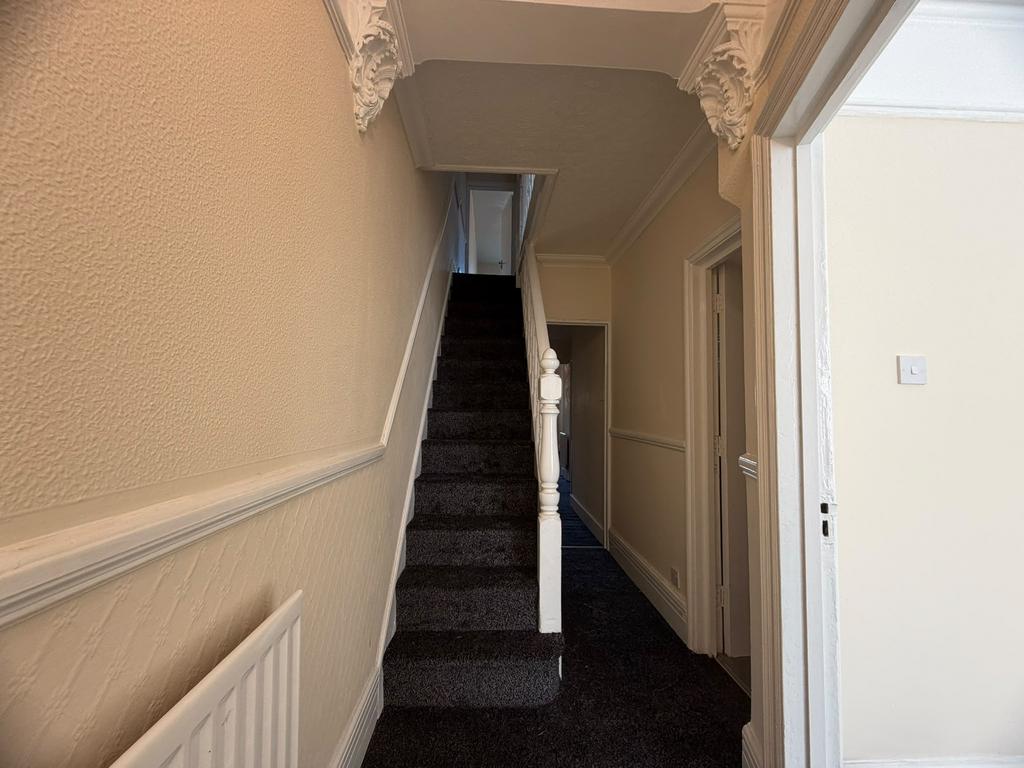 House in Luton - View 2