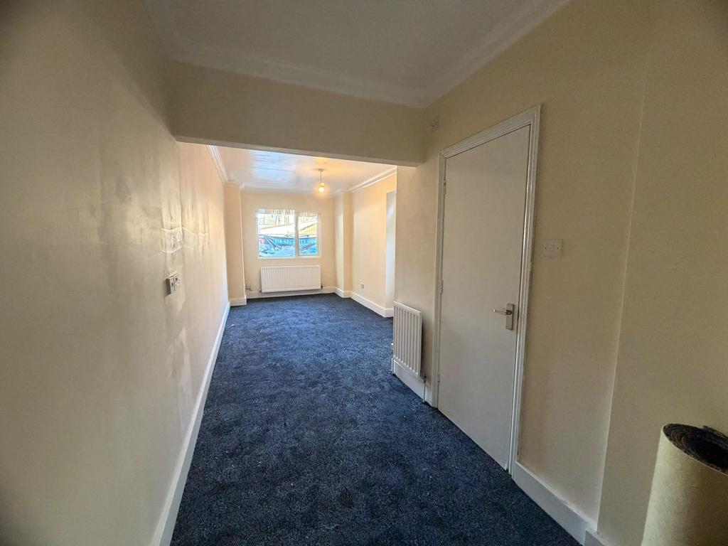 House in Luton - View 5