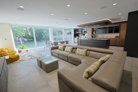 4 bedroom detached house for sale, Chestnut Avenue, Edgware HA8