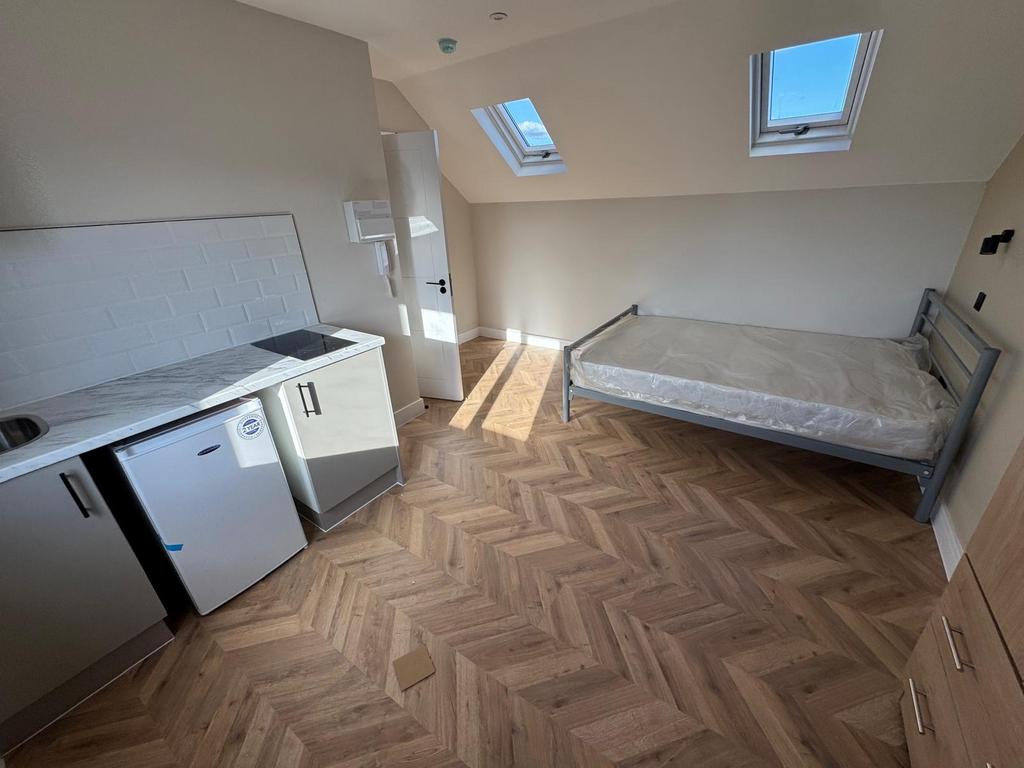 House in New Malden - View 2