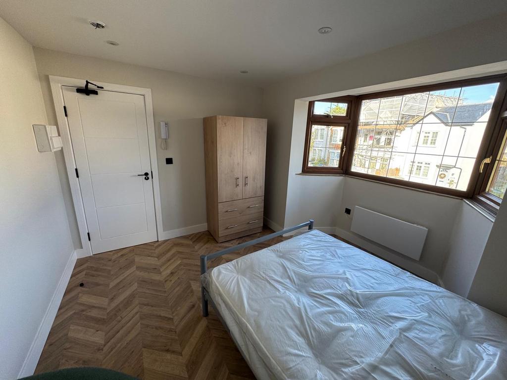 House in New Malden - View 3