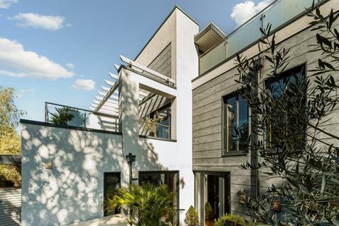 4 bedroom end of terrace house for sale, Abelard Place, London, W5