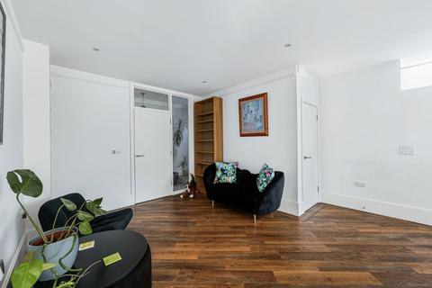 4 bedroom end of terrace house for sale, Abelard Place, London, W5