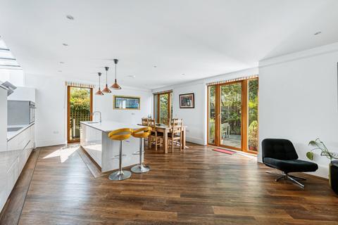 4 bedroom end of terrace house for sale, Abelard Place, London, W5