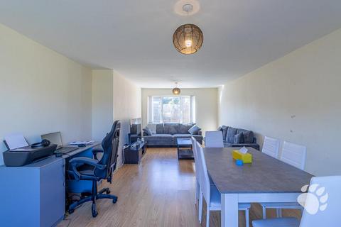 3 bedroom terraced house for sale, Lee Walk, Basildon SS16