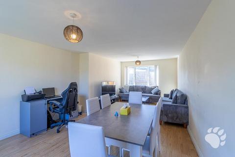 3 bedroom terraced house for sale, Lee Walk, Basildon SS16