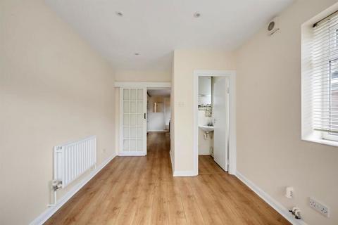 3 bedroom end of terrace house for sale, Great Elms Road, Bromley, Greater London, BR2 9NE