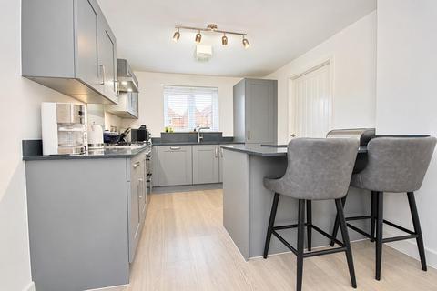 4 bedroom detached house for sale, Avon Road, Curbridge