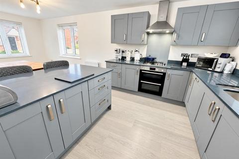 4 bedroom detached house for sale, Avon Road, Curbridge
