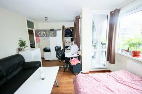3 bedroom maisonette to rent, Hobson Place, Woodseer Street, Bricklane, E1 5HH