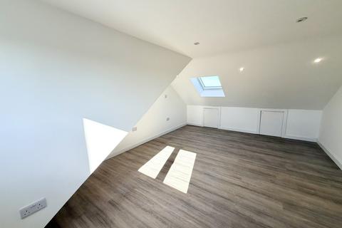 6 bedroom house share to rent, Brookfield Road, London N9