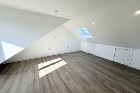 6 bedroom house share to rent, Brookfield Road, London N9