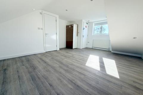 6 bedroom house share to rent, Brookfield Road, London N9