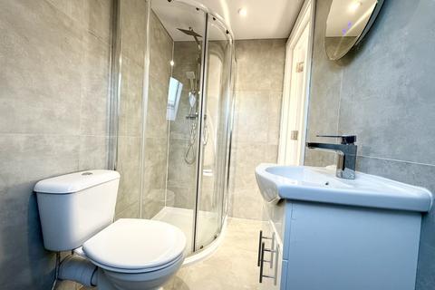 6 bedroom house share to rent, Brookfield Road, London N9