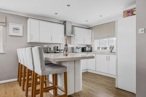 2 bedroom maisonette to rent, Deanfield Road Henley On Thames RG9