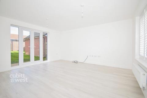 4 bedroom detached house to rent, Everett Gardens Eastergate PO20