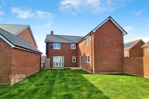 4 bedroom detached house to rent, Everett Gardens Eastergate PO20