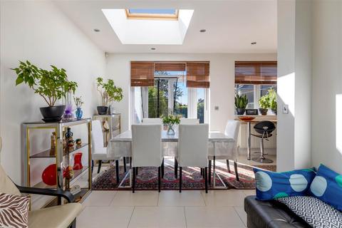 5 bedroom semi-detached house for sale, Valley Drive, London