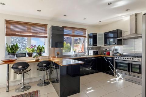 5 bedroom semi-detached house for sale, Valley Drive, London