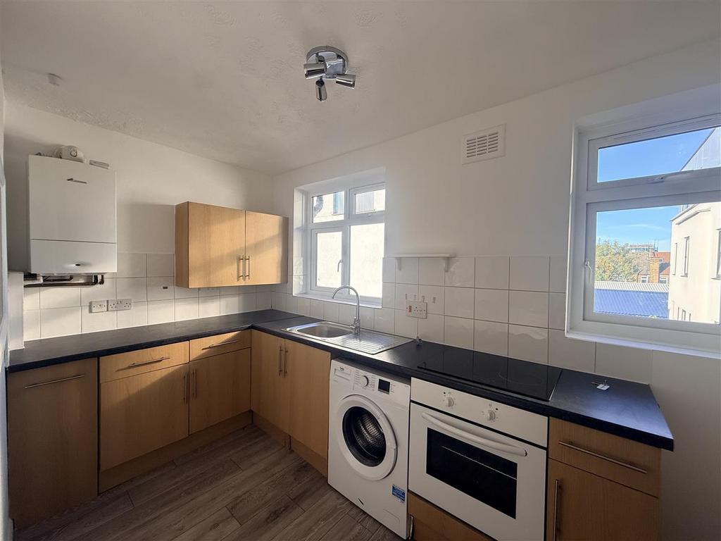House in London, Mitcham - View 3