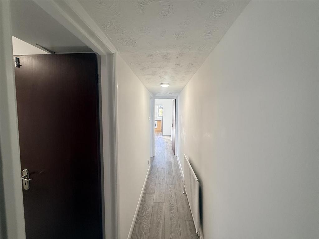 House in London, Mitcham - More