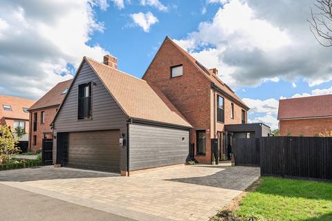 5 bedroom detached house for sale, Barons Drive, Cranleigh, GU6