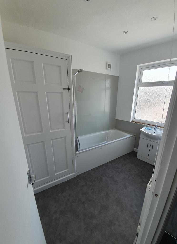Apartment in Wallington - View 3