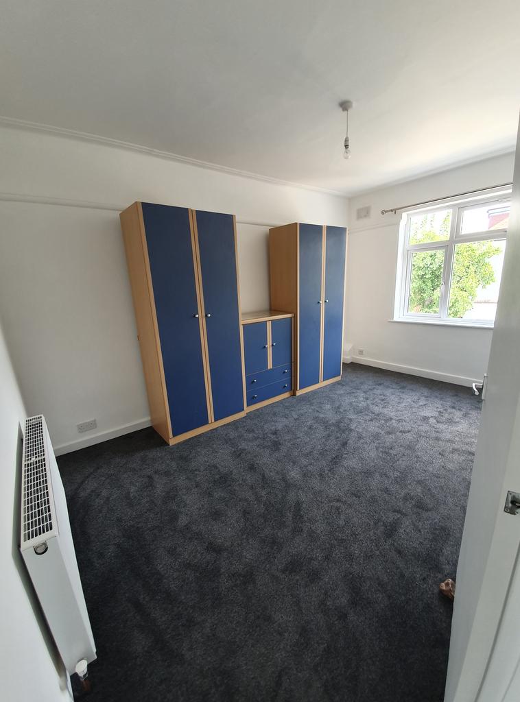 Apartment in Wallington - View 4