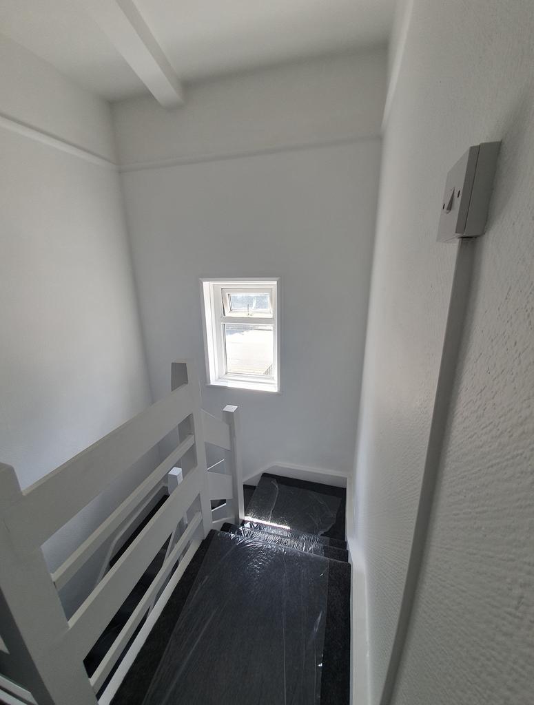 Apartment in Wallington - View 5