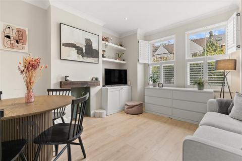 2 bedroom flat for sale, Replingham Road, London