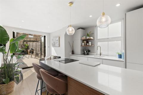 2 bedroom flat for sale, Replingham Road, London