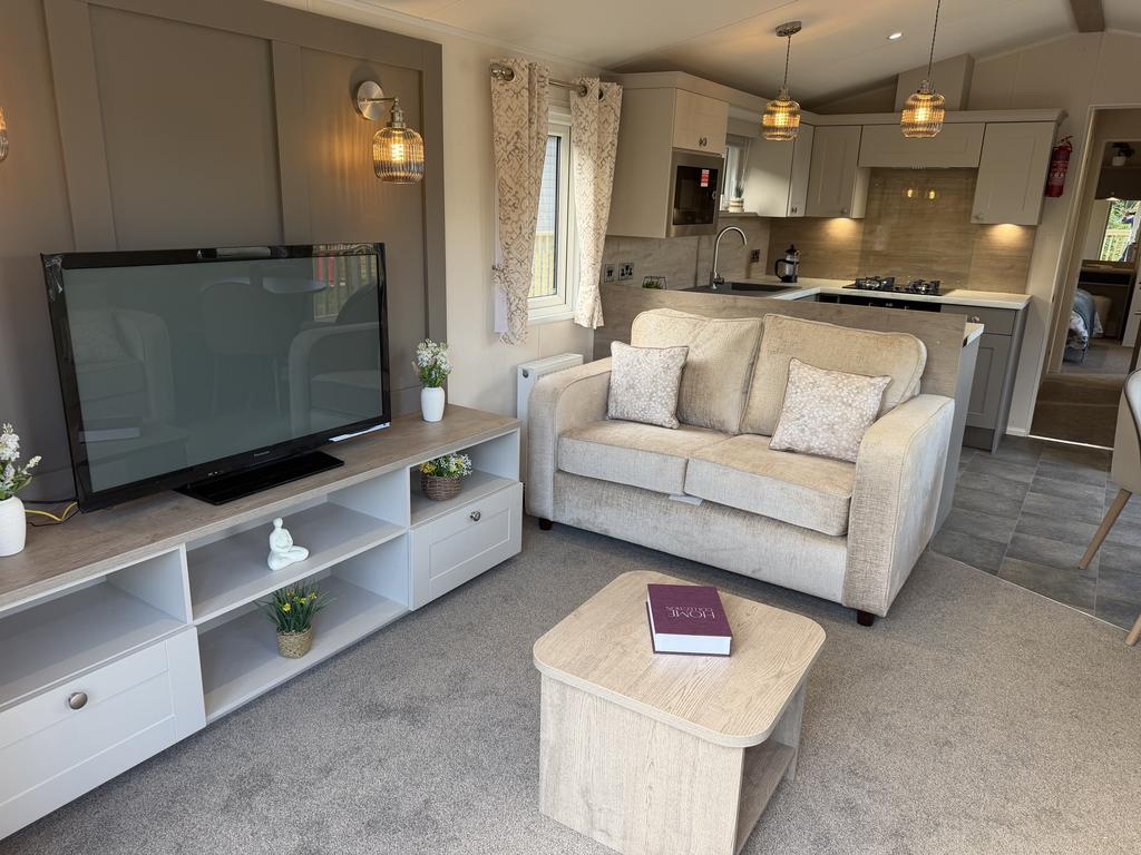 House in Hawksworth - View 4
