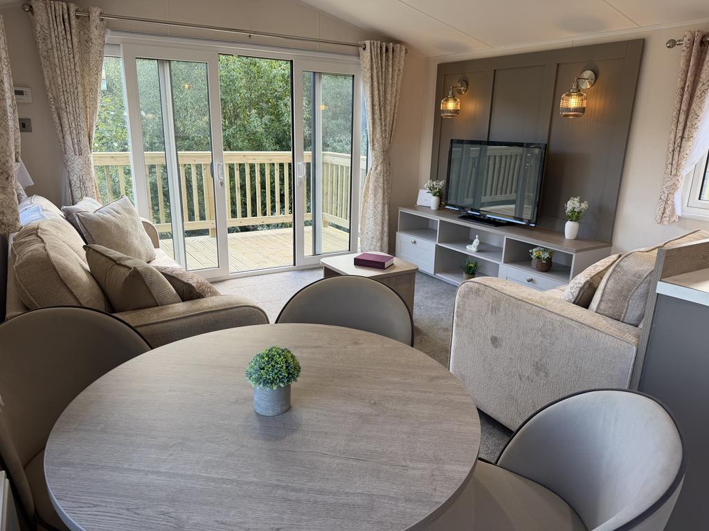 House in Hawksworth - View 5
