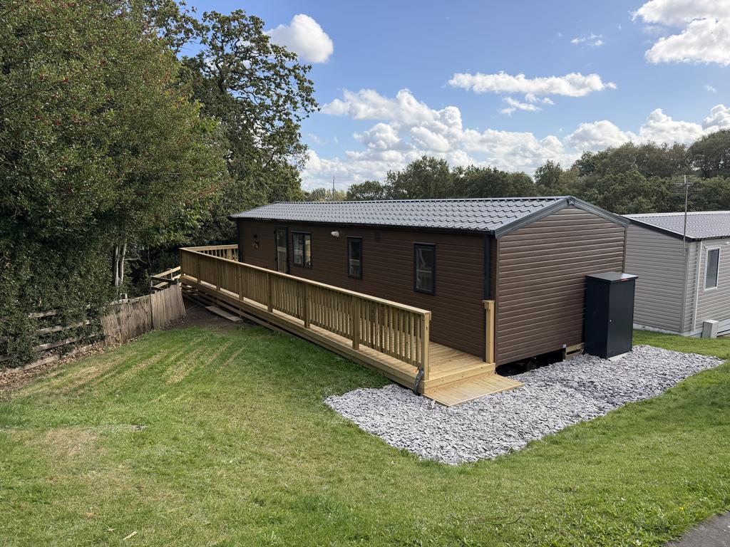House in Hawksworth - View 2