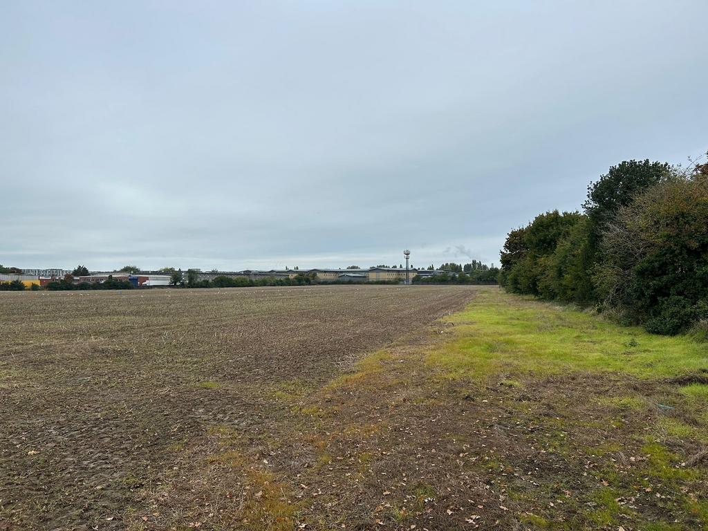 Hatch Lane, Slough UB7 - View 3
