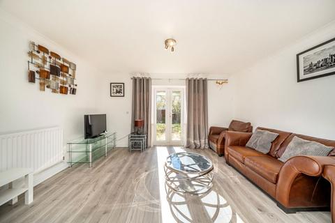 3 bedroom terraced house to rent, Garvary Road, London E16