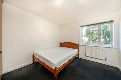 3 bedroom terraced house to rent, Garvary Road, London E16