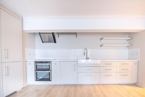 2 bedroom flat to rent, High Street, Saxon House High Street, SN16