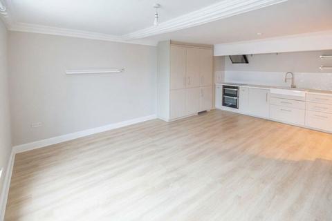 2 bedroom flat to rent, High Street, Saxon House High Street, SN16