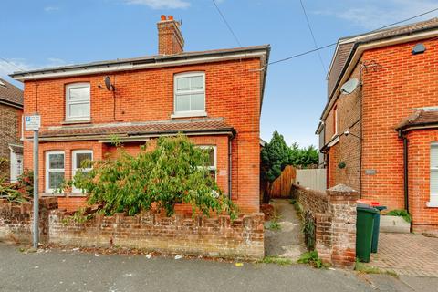3 bedroom semi-detached house for sale, Malthouse Road, Crawley