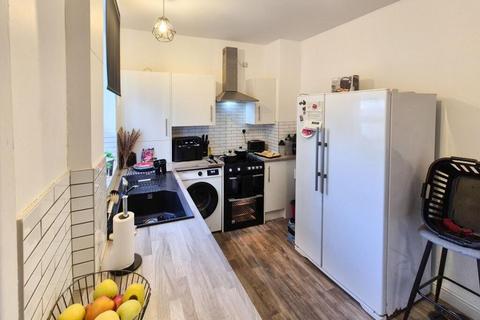 3 bedroom terraced house to rent, Laburnum Road, Manchester, M34
