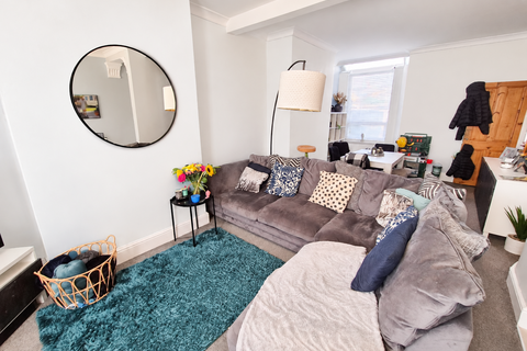 3 bedroom terraced house to rent, Laburnum Road, Manchester, M34