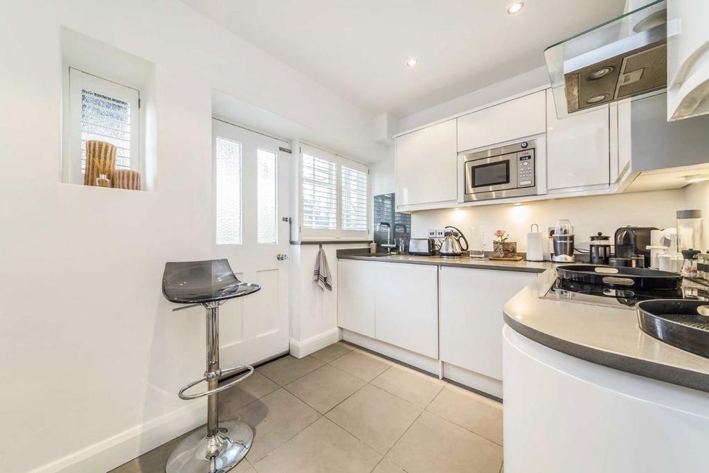 Apartment in Richmond - View 3