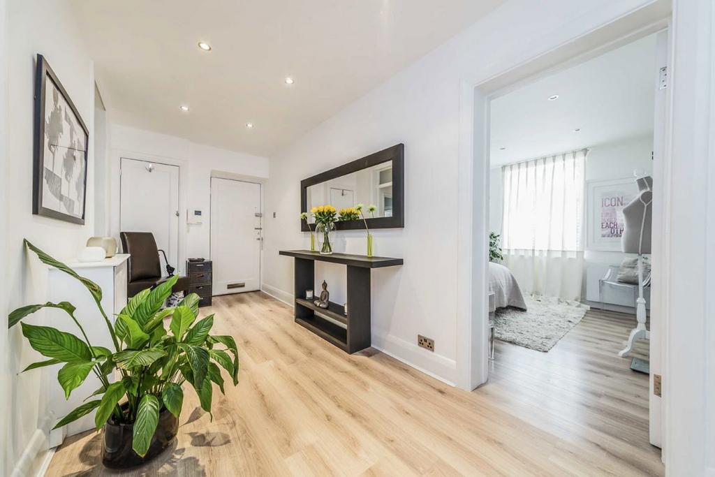 Apartment in Richmond - View 4