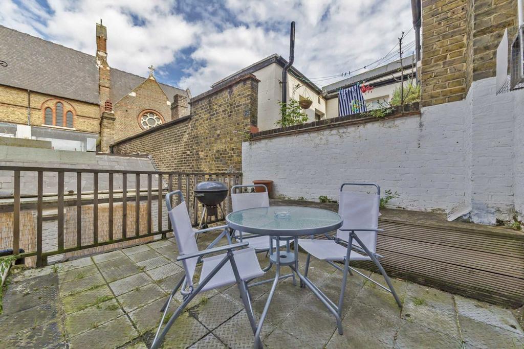 Apartment in London - View 5