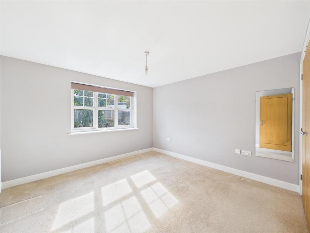 Apartment in Coulsdon - View 5