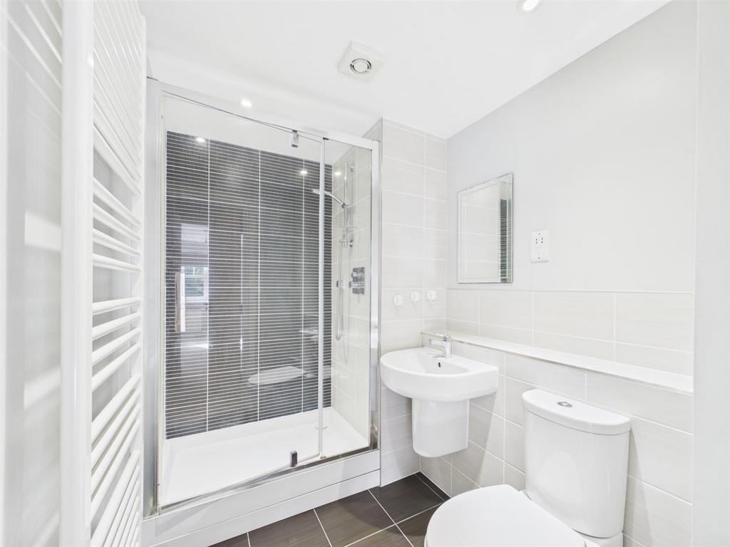 Apartment in Coulsdon - More