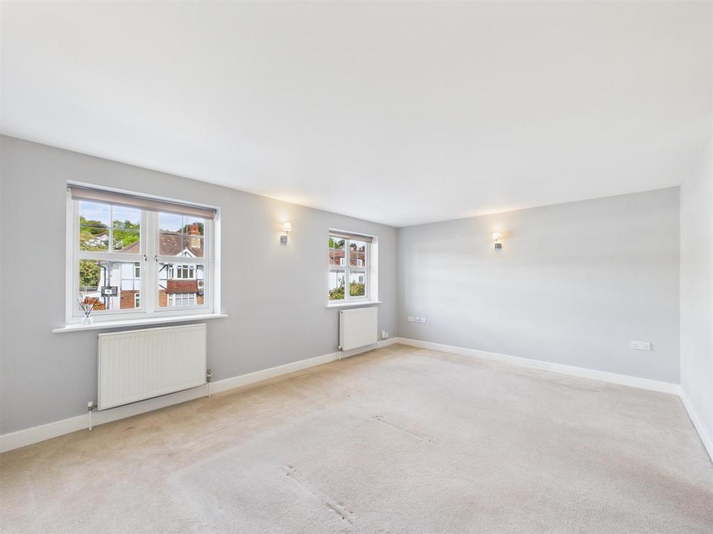Apartment in Coulsdon - View 3