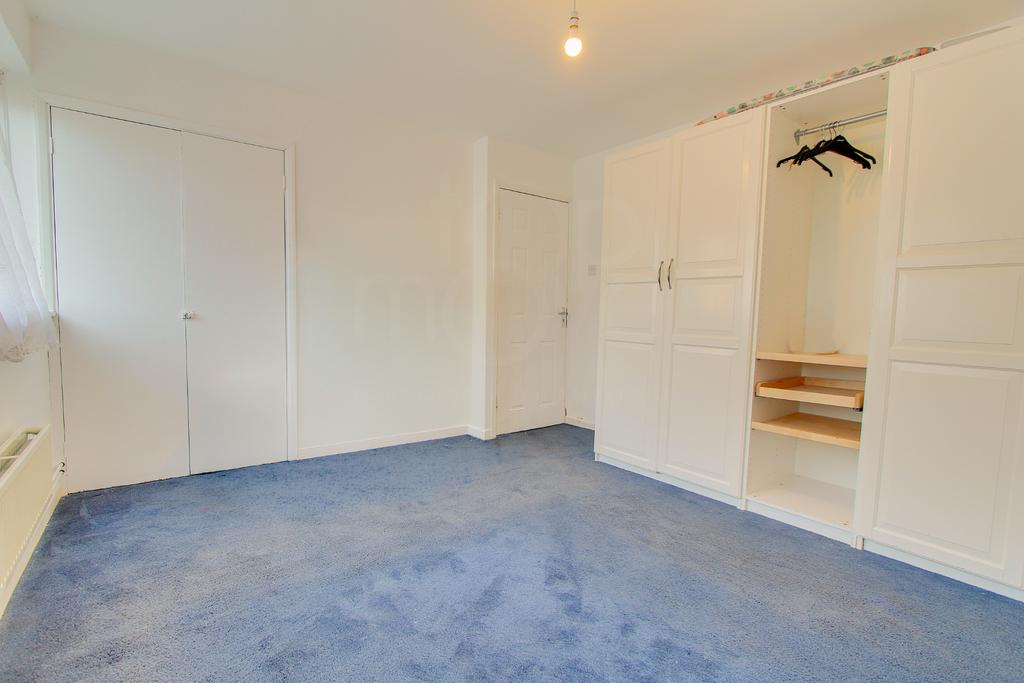 Apartment in Croydon - View 3